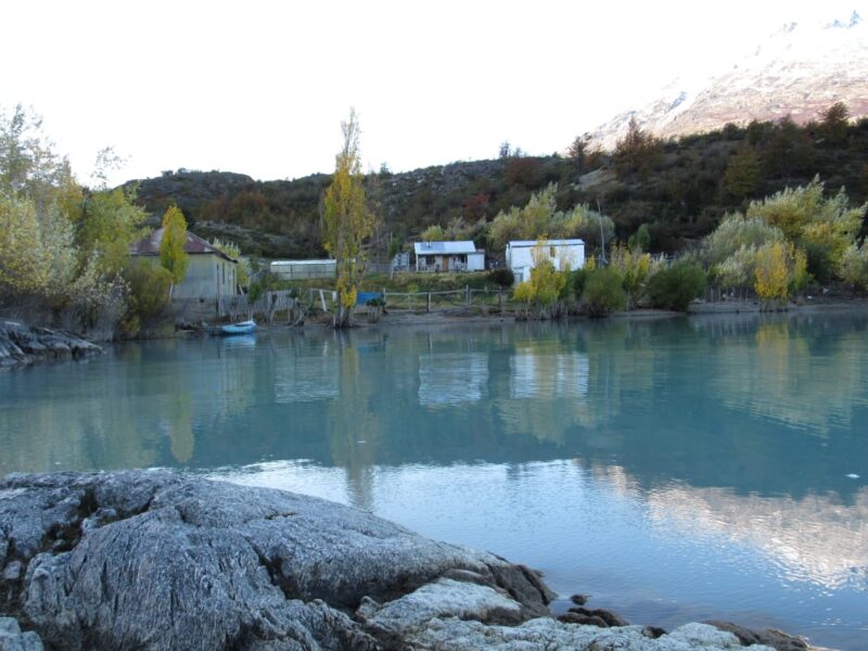 442 Hectáreas, Ubicado en Villa O´Higgins, con Orilla del Lago y Península.