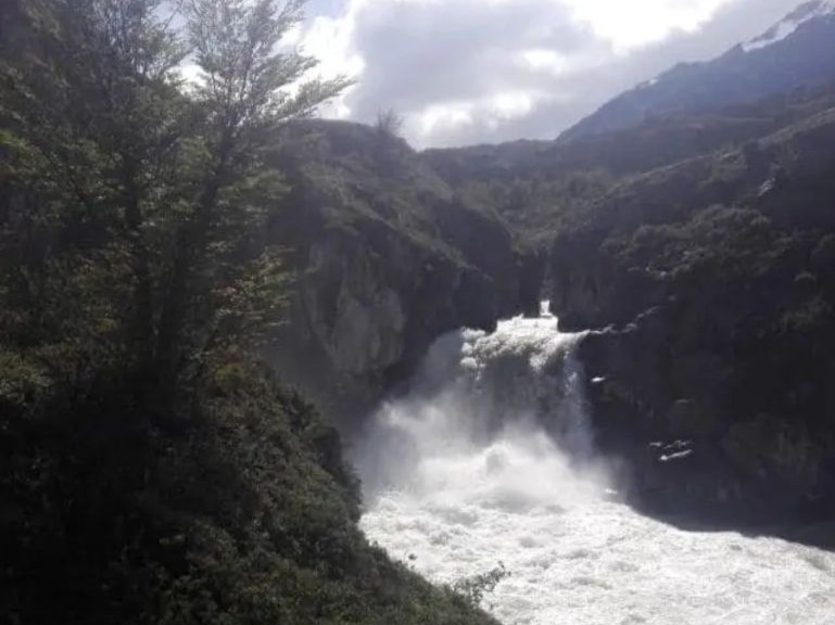 442 Hectáreas, Ubicado en Villa O´Higgins, con Orilla del Lago y Península.