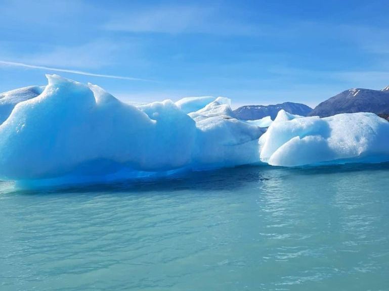 442 Hectáreas, Ubicado en Villa O´Higgins, con Orilla del Lago y Península.