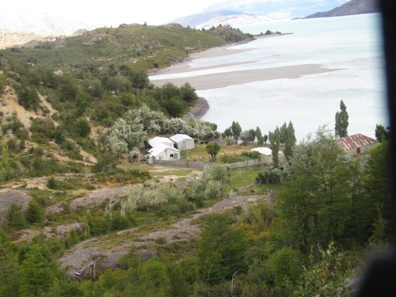 442 Hectáreas, Ubicado en Villa O´Higgins, con Orilla del Lago y Península.